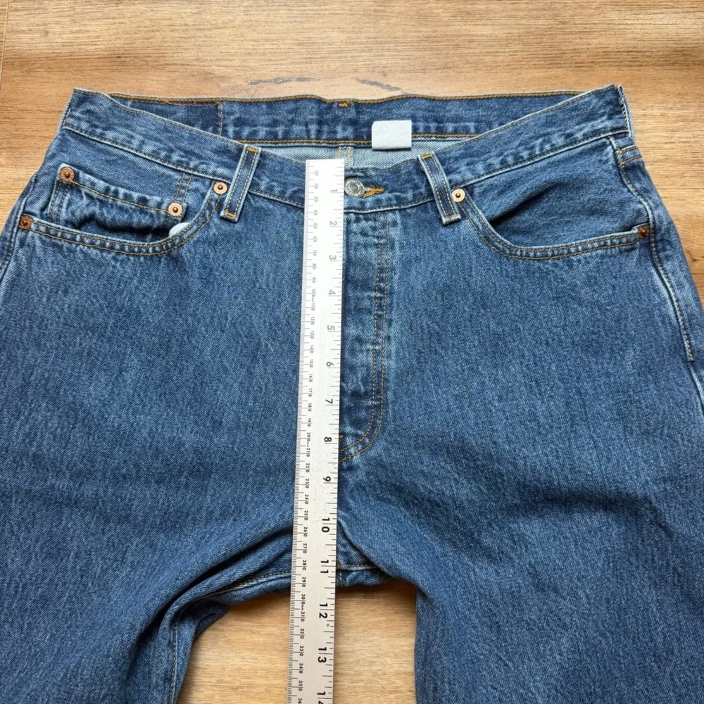 Vintage Levis 501 Original Fit Jeans Mens 34x30 Blue Medium Wash Button Fly Y2K